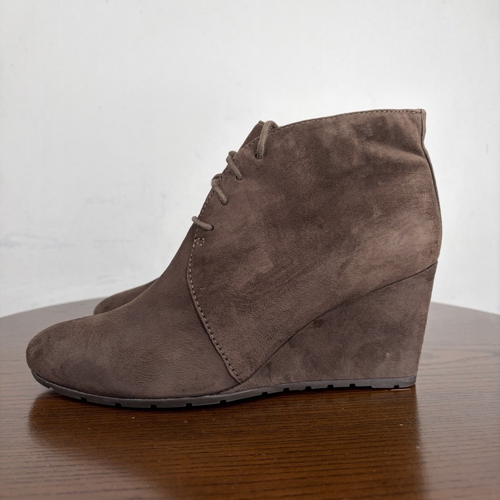 Clarks Rosepoint Dew Boots Women's 9M Brown Suede Hidden Wedge Booties Lace Up
